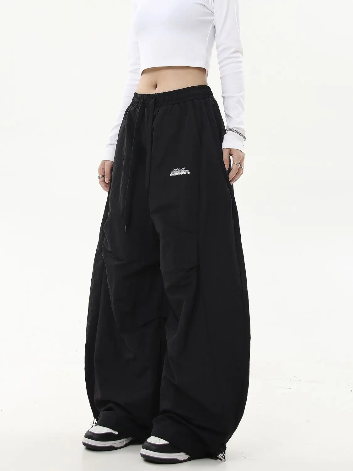 Minimalist Streetwear Baggy Cargo Pants - 4