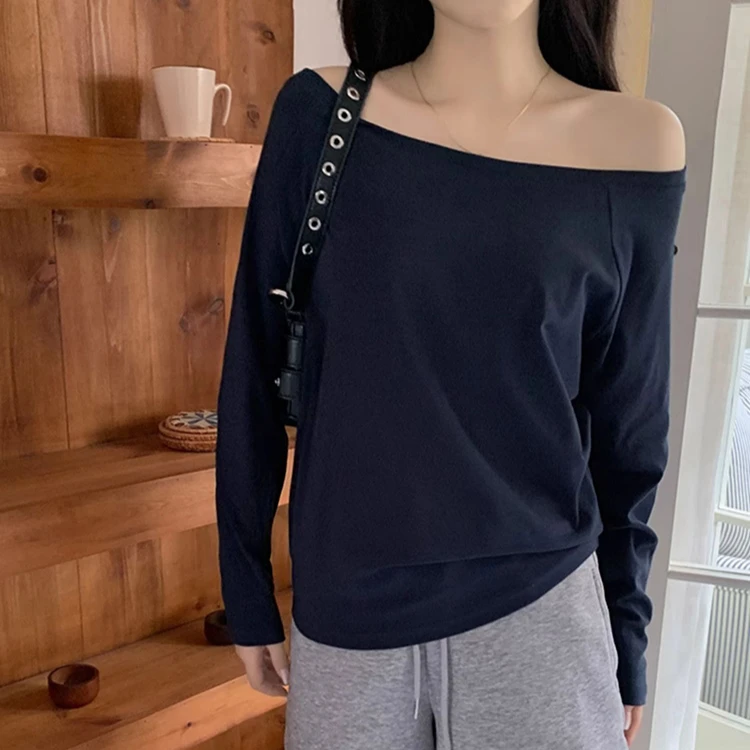 Soft Minimalist Off-Shoulder Oversized Sweater - 4