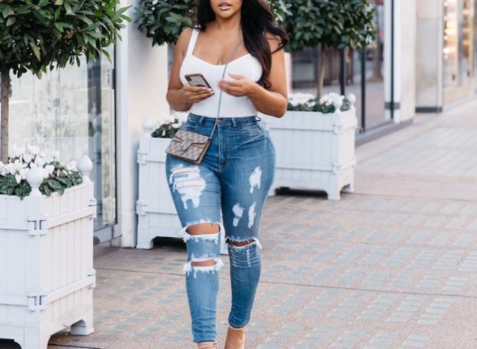 From street style to work wear, and spring style to summer look, it's easy to keep it casual with jeans. These foolproof chic casual jeans outfits are perfect to inspire you.