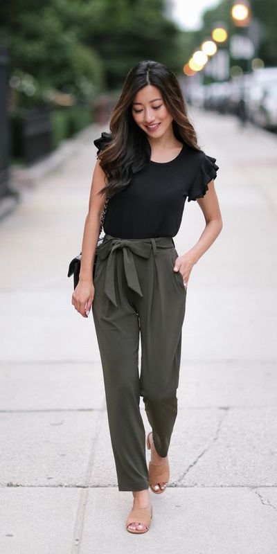 Looking what to wear this summer? Check out these 23 Most Popular Summer Outfits You will Love. The most trending and loved summer fashion and style here at higigle.com | joggers | #summeroutfits #summer #popular #joggers