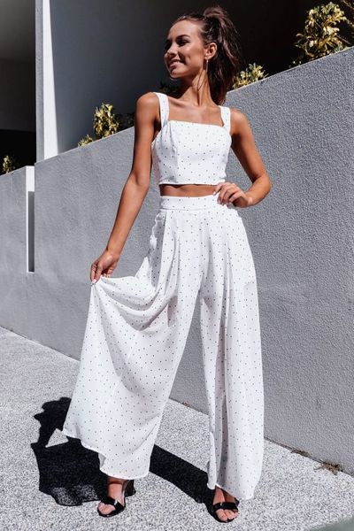 Looking what to wear this summer? Check out these 23 Most Popular Summer Outfits You will Love. The most trending and loved summer fashion and style here at higigle.com | plazzo pants | #summeroutfits #summer #popular #plazzo